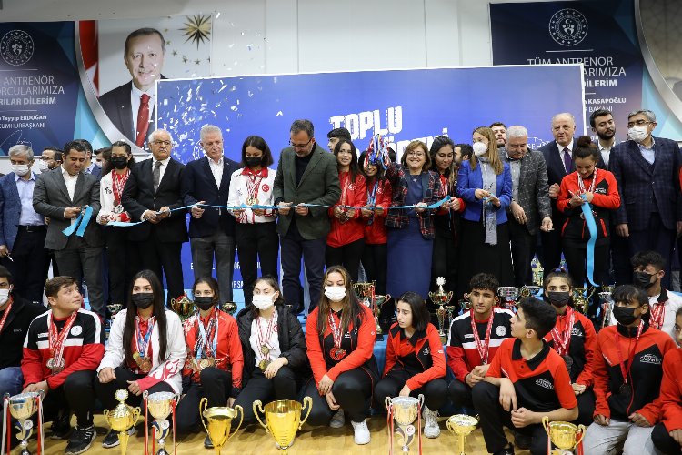 Gaziantep’e 9 yeni spor tesisine ‘Bakan’lı açılış