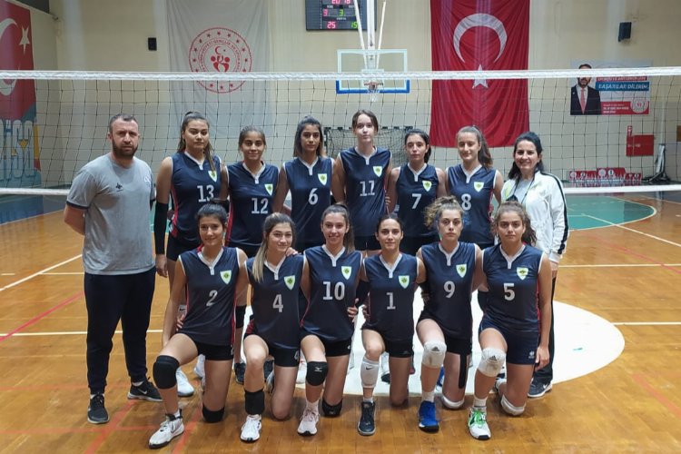 Manisa’da voleybolcu kızlar filede 2’de 2 yaptı