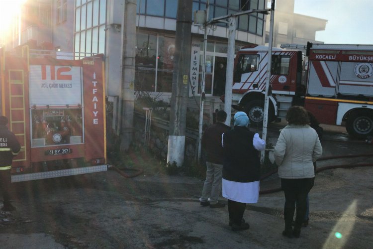 Kocaeli’nde imalathane yangınına müdahale