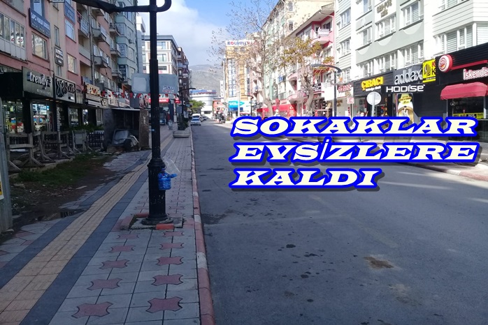 SOKAKLAR EVSİZLERE KALDI