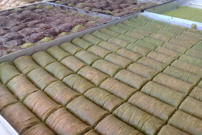 BAKLAVA, BAYRAMIN ADI TADI AMA …..