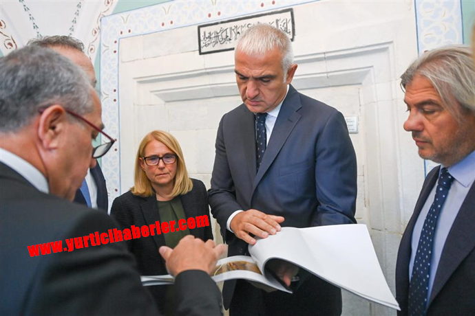TURİZM BAKANI TÜRBE AÇILIŞINA KATILDI.
