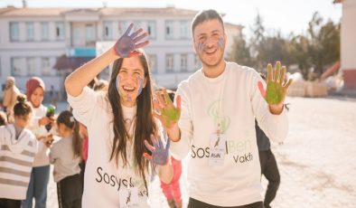 SOSYALBEN VAKFINDAN KÖY ÇOCUKLARINA HEDİYE