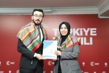 AFYON’DA AK PARTİ’YE YOĞUN İLGİ VAR 