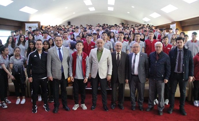 AFYONUN SPOR DOSTU LİSESİ BAŞARILARA KOŞUYOR