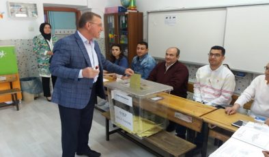 NİYAZİ ERTAŞ OYUNU KULLANDI