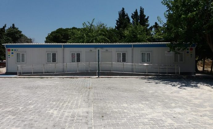 KUŞADASINDA BASKETBOL SAHASINA DERSLİK YAPMIŞLAR