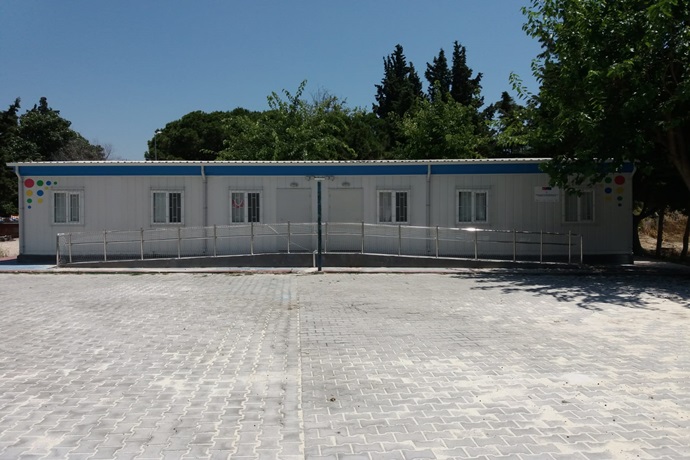 KUŞADASINDA BASKETBOL SAHASINA DERSLİK YAPMIŞLAR