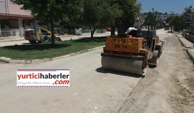 KUŞADASI BELEDİYESİ YAZ ORTASINDA TAŞ DÖŞEMESİ YAPIYOR.
