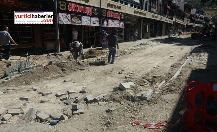 AFYON’DA MİLLET CADDESİ TRAFİĞE KAPATILIYOR. 