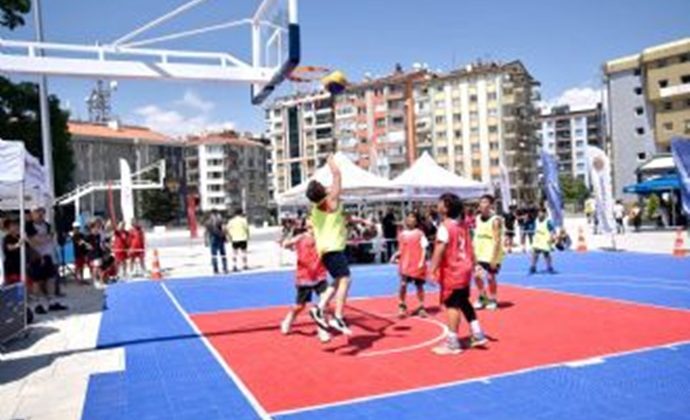 AFYON’DA 3X3 BASKETBOL TURNUVASI DÜZENLENDİ.