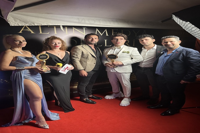 Just Vogue 4.ULUSLARARASI ALTIN MEDYA ÖDÜLLERİ GECESİ 