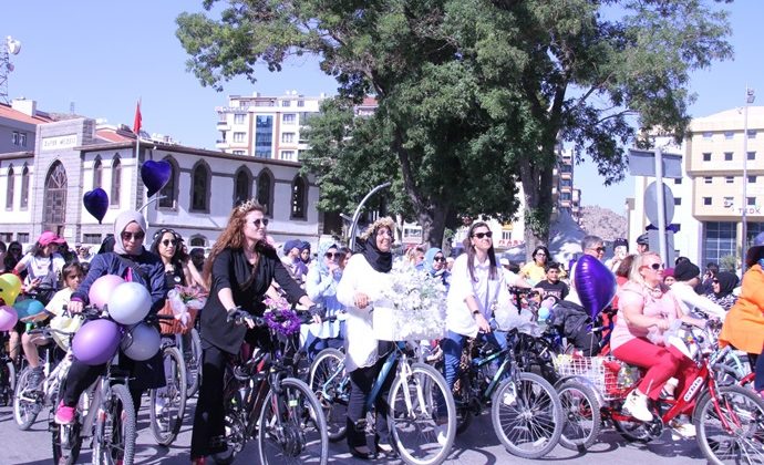 SÜSLÜ KADINLAR BİSİKLET TURU 17 EYLÜL’DE AFYON’DA…..