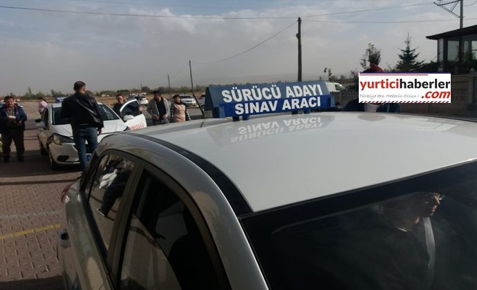 EHLİYET İÇİN DİREKSİYON SINAVINA GİRDİLER