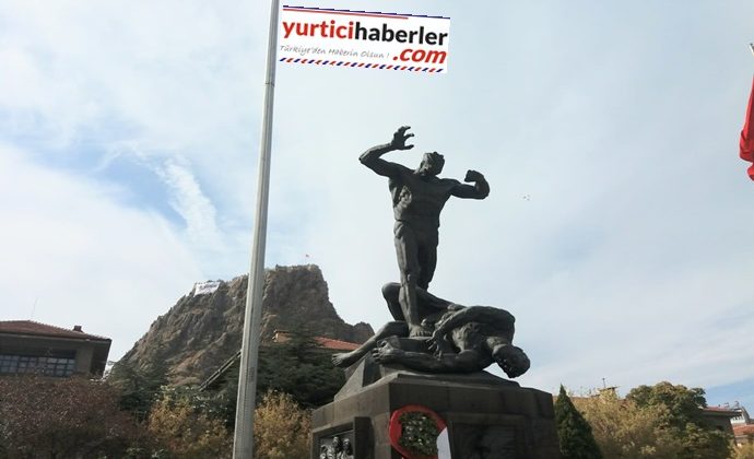 UTKU ANITINDA ANITKABİRDEKİ GİBİ NÖBET DEĞİŞİMİ YAPILSIN