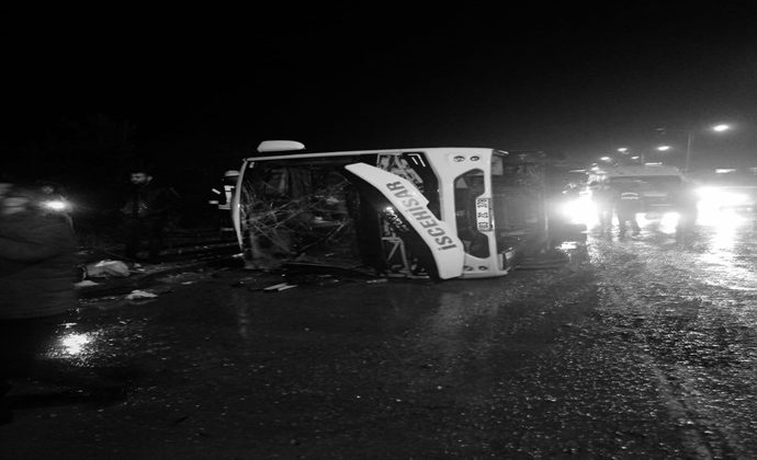AFYONDA TRAFİK KAZASI 19 YARALI VAR