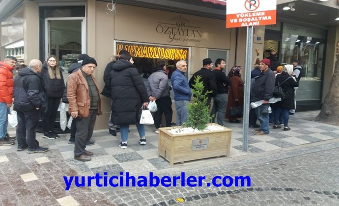 AFYONLU LOKUMCU SIRAYA DİZİYOR