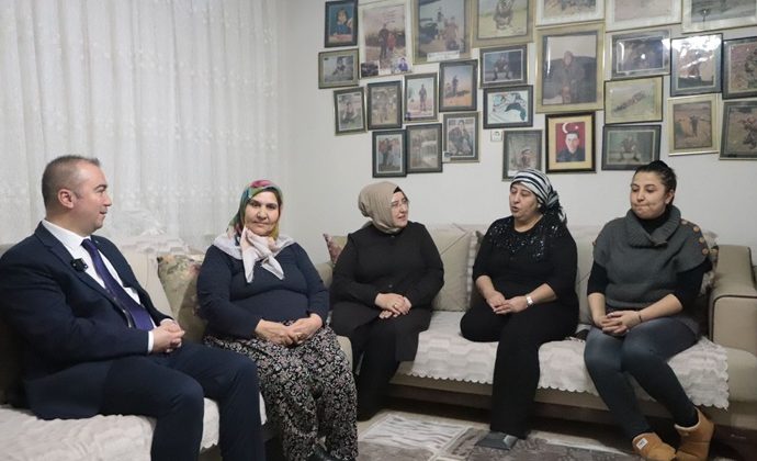 AK PARTİ BAŞKAN ADAYI ŞEHİT AİLESİ ZİYARET ETTİ .