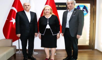 HANIM AĞA MERKEZ PARTİ’Yİ ZİYARET ETTİ.
