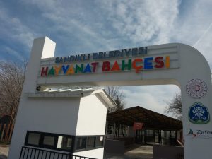 SANDIKLI HAYVANAT BAHÇESİ İLGİ BEKLİYOR
