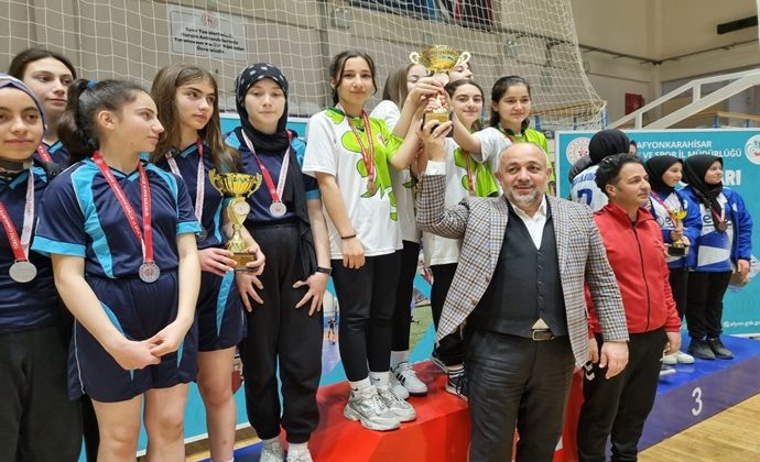 AFYONDA BADMINTON  İL BİRİNCİLİĞİ YAPILDI.