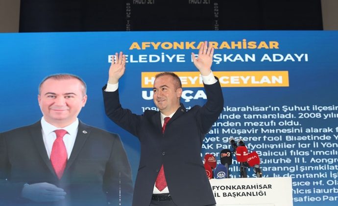 AK PARTİ YENİ DÖNEMİN BELEDİYE BAŞKAN ADAYLARINI TANITTI 
