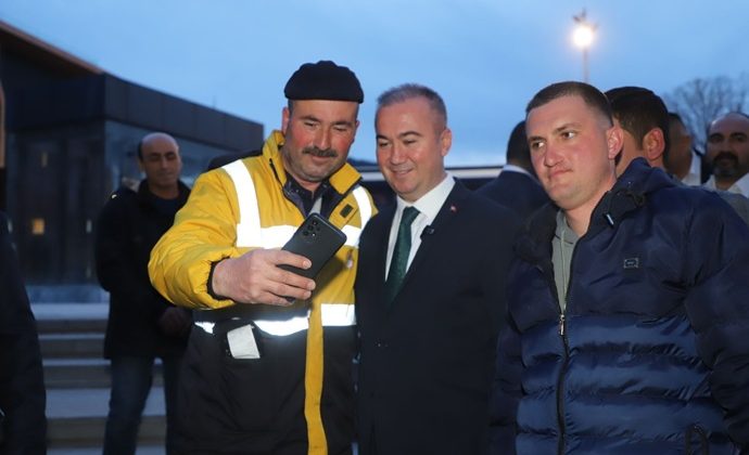 AK PARTİ MAAŞ KONUSUNU BİZ ÇÖZECEĞİZ