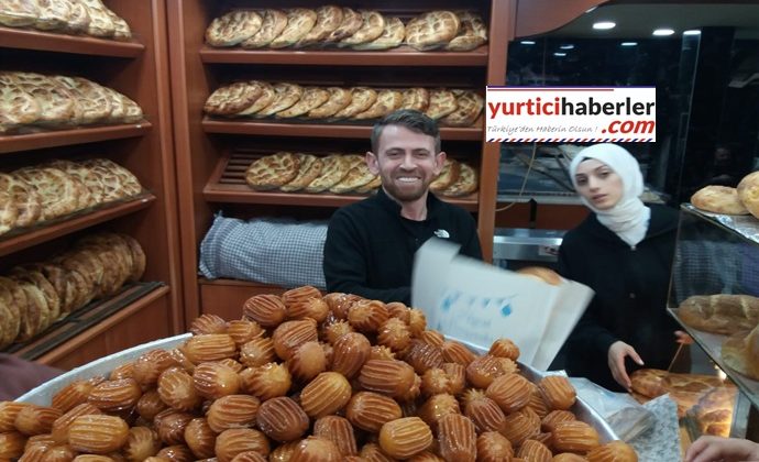 AFYONDA KARADENİZ USULÜ RAMAZAN PİDESİ YAPIYORLAR.