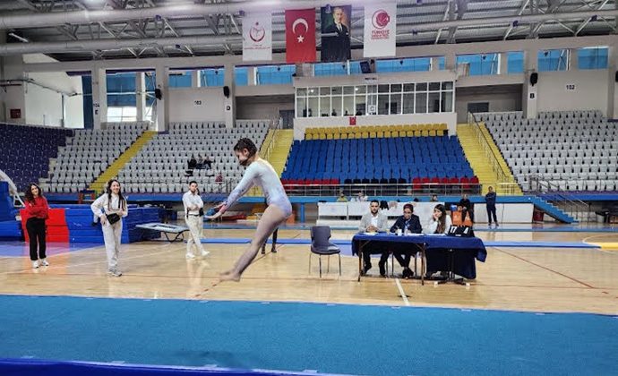 İLGİNÇ, AFYON’DA ARTİSTİK JİMNASTİK İL ŞAMPİYONLUĞU DÜZENLENDİ .