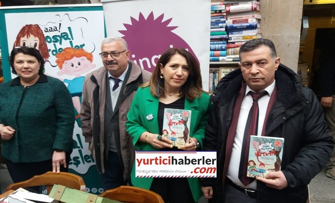 ‘’AAAAA SOSYAL KARDEŞLER’’ KİTABINI İMZALADILAR.
