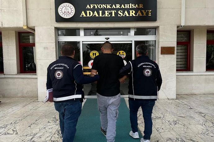 GÖÇMEN KAÇAKÇILIĞI YAPAN ŞAHIS HAPSİ BOYLADI.