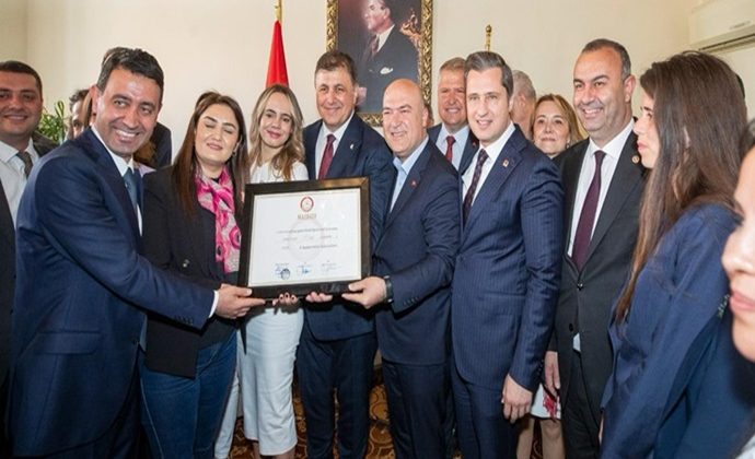 BAŞKAN MAZBATASINI ALDI; GÖREVİNE BAŞLADI