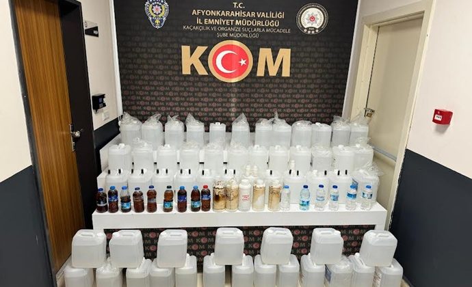 AFYON EMNİYETİ ALKOL KAÇAKÇILARINI YAKALADI