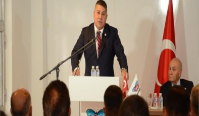 GENÇLERİMİZE SESLENDİ: ATATÜRK CUMHURİYETİ GENÇLERE EMANET ETTİ