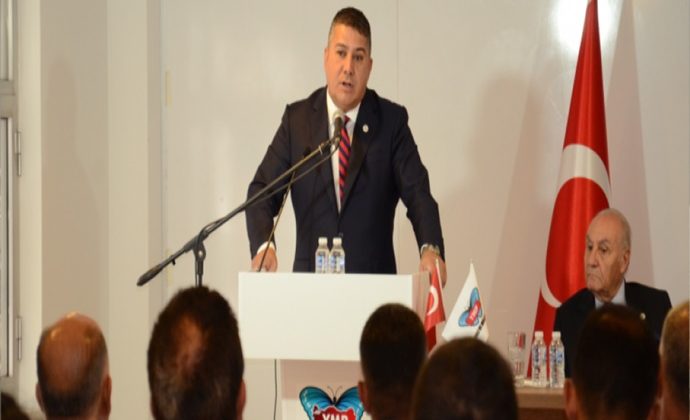 GENÇLERİMİZE SESLENDİ: ATATÜRK CUMHURİYETİ GENÇLERE EMANET ETTİ