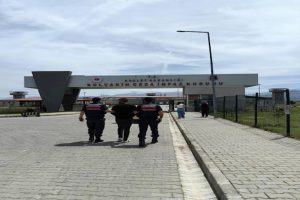 JANDARMA 15 YIL HAPİS CEZASI OLAN KAÇAĞI YAKALADI