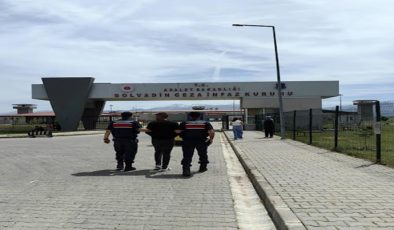 JANDARMA 15 YIL HAPİS CEZASI OLAN KAÇAĞI YAKALADI