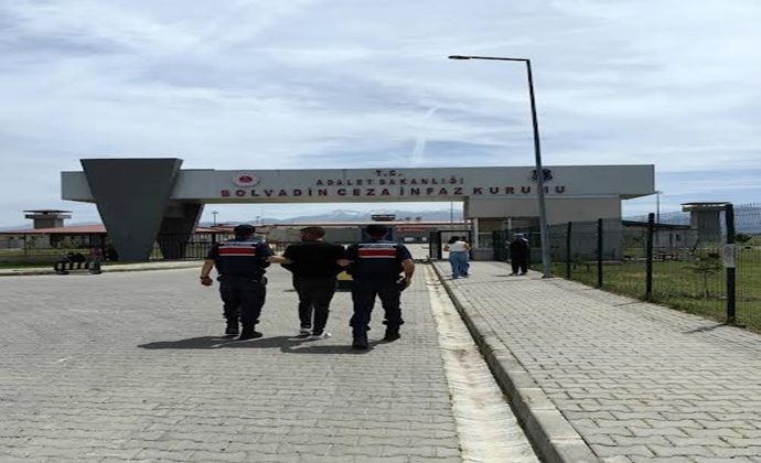 JANDARMA 15 YIL HAPİS CEZASI OLAN KAÇAĞI YAKALADI