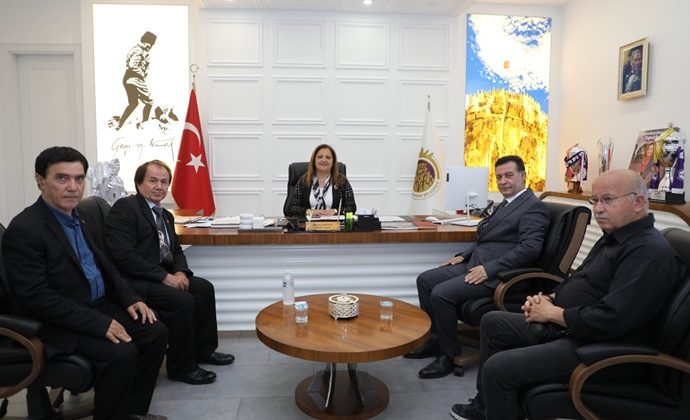 MÜZİSYENLER BAŞKAN KÖKSAL’I ZİYARET ETTİ. 