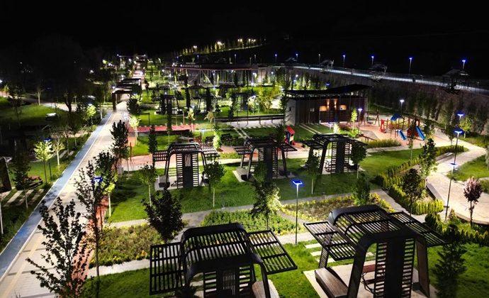 AKSARAY MODERN SOSYAL TESİSLERLE GECE IŞIL IŞIL
