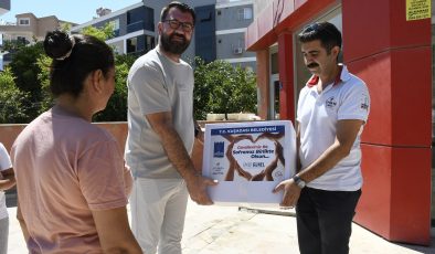 KUŞADASI BELEDİYESİ 1500 AİLEYE ERZAK KOLİSİ DAĞITTI