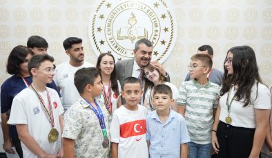 TÜRKİYE KLAVYE KULLANIMINDA DÜNYA BİRİNCİSİ OLDU.