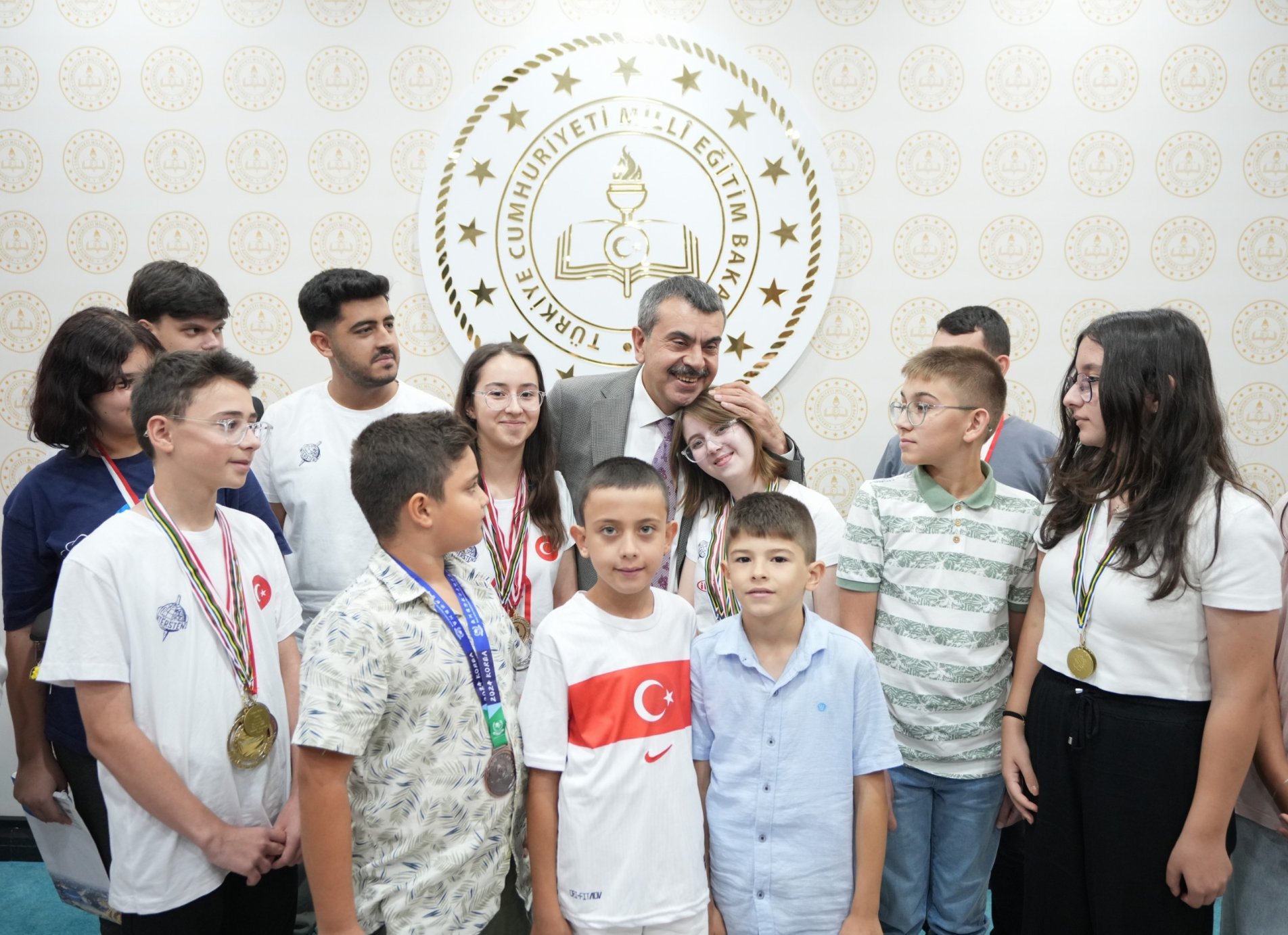 TÜRKİYE KLAVYE KULLANIMINDA DÜNYA BİRİNCİSİ OLDU.