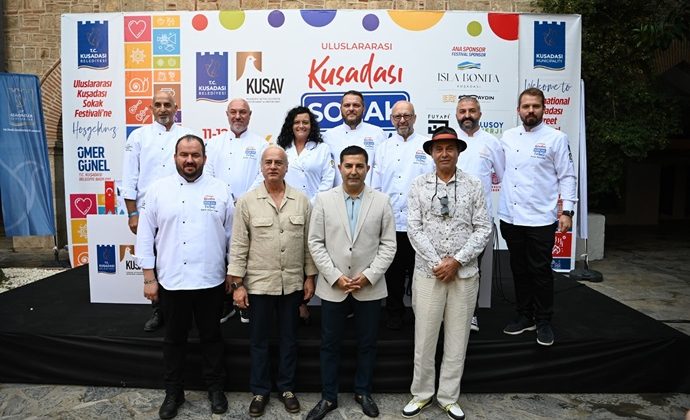 KUŞADASI SOKAKLARINI FESTİVAL COŞKUSU SARDI