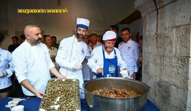 KUŞADASI SOKAK FESTİVALİ’NDE SALYANGOZ DÜELLOSU’NUN KAZANANI DOSTLUK OLDU