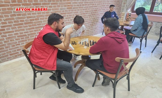 GENÇ OFİSTE SANAT VE ZEKA DOLU ETKİNLİKLER