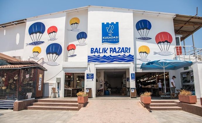 KUŞADASI BELEDİYESİNE ZARAR VERENLER HAPSİ BOYLADI