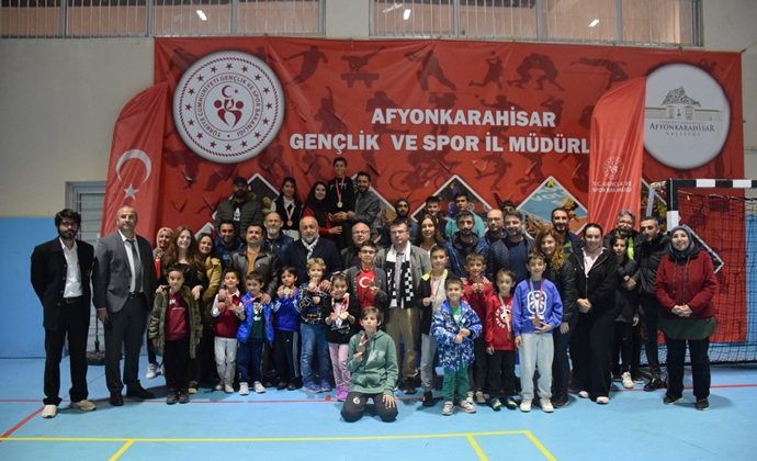 AFYON’DA HENTBOL TURNUVASI DÜZENLENDİ