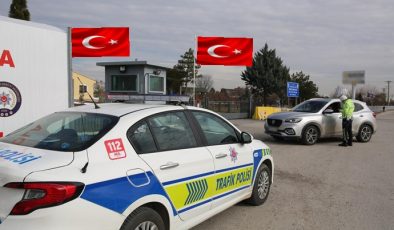 AFYON EMNİYETİ YOLDA SÜRÜCÜLERE VİDEOLU EĞİTİM VERDİ