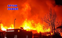 AFYONDAKİ YANGINA 2 HELİKOPTER 23 İTFAİYE ARACI MÜDAHALE ETTİ